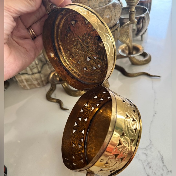 Little vintage brass embossed cricket box. Stash box - Picture 7 of 10